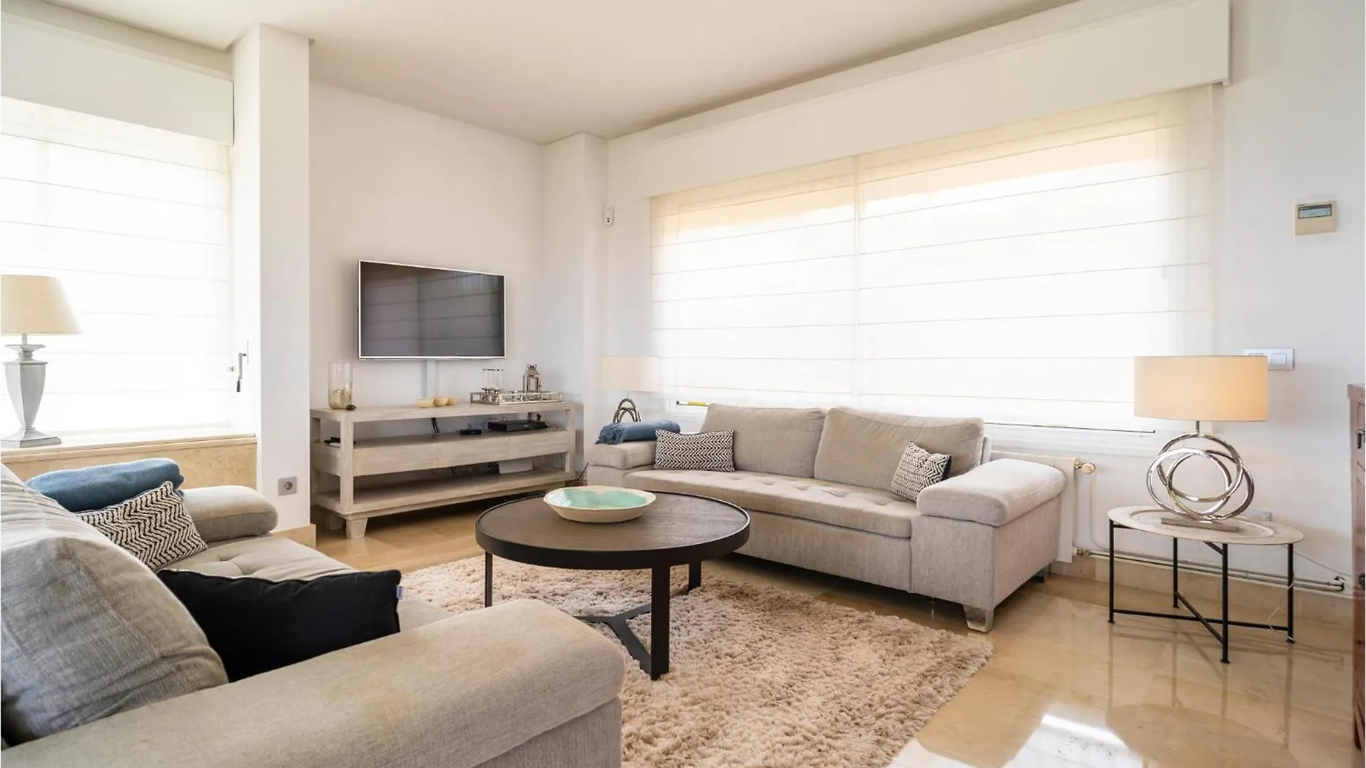 Gorgeous Home In Marbella 0*,